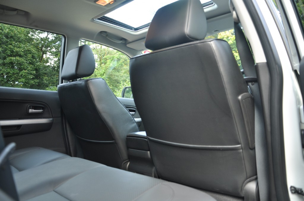 Suzuki Grand Vitara 2-4 Petrol Manual SZ5 5-door road test review by Oliver Hammond photo - back seats