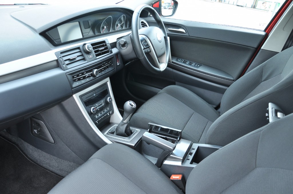 MG6 GT DTi-TECH SE road test review by Oliver Hammond - photo - front cabin